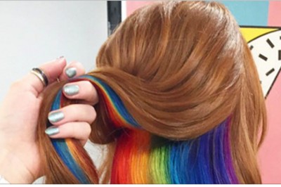 Ten nowy pomysł na fryzurę już został hitem! Zobacz niesamowitą ukrytą tęczę pod naturalnym kolorem!