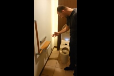 To jest nie do ogarnięcia! Dwóch Polaków bawiących się w japońskiej toalecie!