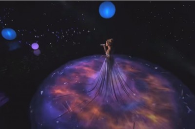 To miał być zwykły występ Jennifer Lopez! Teraz zobacz co działo się z jej suknią! Niesamowite!