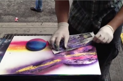 Uliczny artysta przy pomocy tych przedmiotów tworzy sztukę! Efekt końcowy? Nie do wiary!