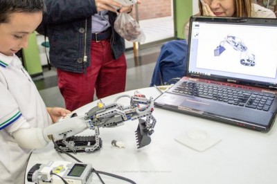 Utrata ręki to koszmarne przeżycie. Nie uwierzysz z czego można zbudować protezę!