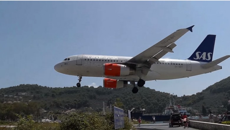 Uwaga nisko przelatujący samolot! Tak się ląduje na greckiej wyspie Skiatos!