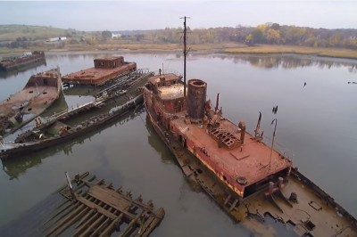 Widok zapiera dech w piersiach! Przelot dronem nad cmentarzyskiem statków w Nowym Jorku!