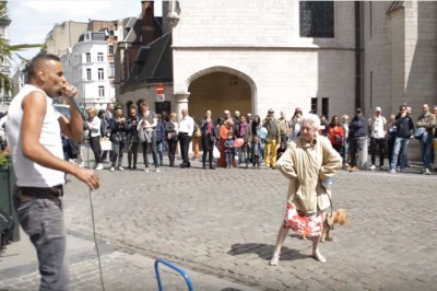 Wyluzowana babcia tańczy pod uliczny beatbox! Czyli jak zachować pogodę ducha na starość!