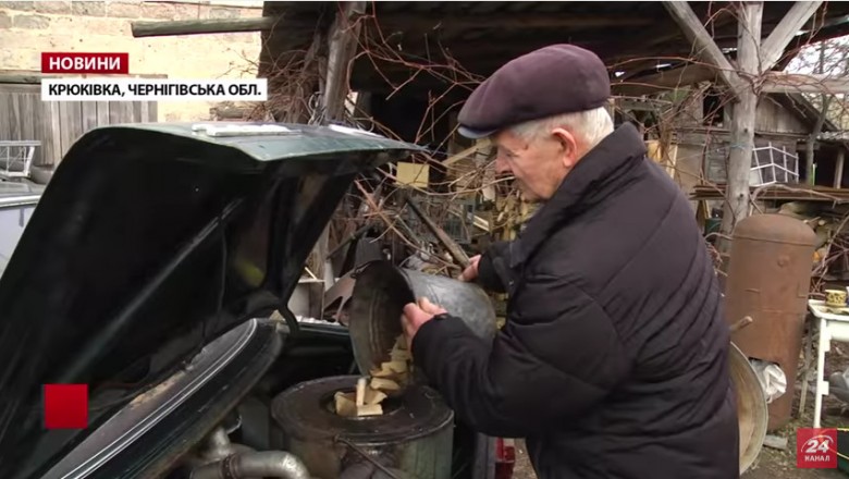 Zamiast paliwa używa drewna! Znalazł jeden prosty trik na tanią jazdę Mercedesem!