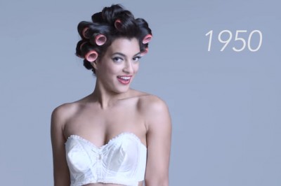 Założyła byś to co nasze babcie? Zobacz jak przez 100 lat zmieniła się kobieca bielizna! 