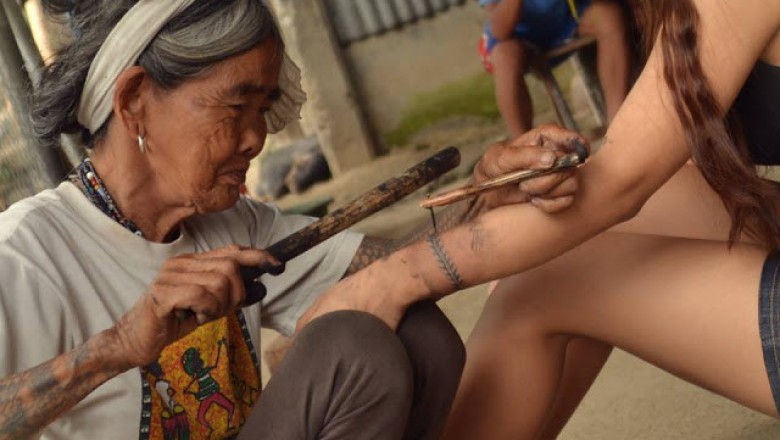 Zobacz jak pracuje 96 letnia tatuażystka. Jej metody całkowicie mnie zaskoczyły.