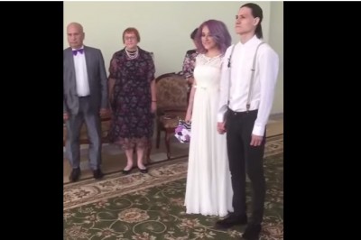 Zrobiła błąd zapraszając byłego chłopaka na swój ślub! Miny gości mówią wszystko! 