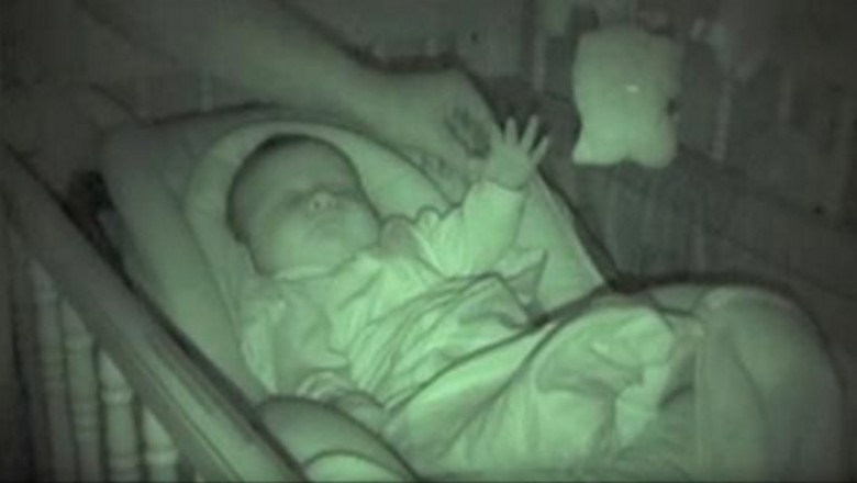 Rodzice sprawdzali czy ich maluszek spokojnie śpi! To co odkryli musieli nagrać i pokazać światu!