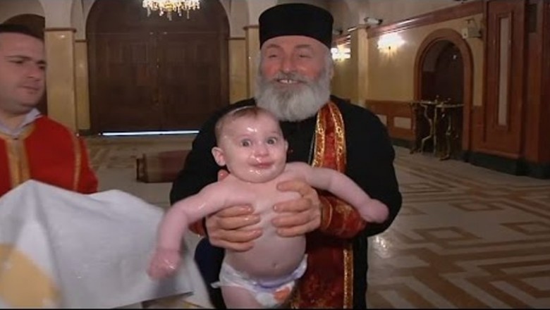 Chrzest w Gruzji wygląda zupełnie inaczej niż w naszych kościołach! Dla dziecka to duży stres! 