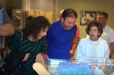 Rodzina przychodzi zobaczyć noworodka w szpitalu! Przy łóżeczku czeka ich jednak wielka niespodzianka!