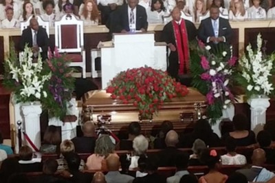 Pojawiła się na własnym pogrzebie, który zorganizował jej okrutny mąż! Był prekonany, że widzi ducha!