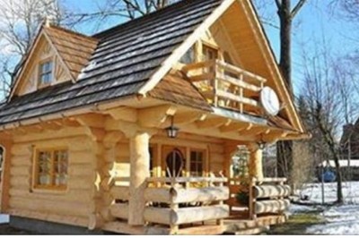 Ten drewniany domek powierzchnią przypomina małe mieszkanie, ale tylko zobacz, jak wygląda w środku!