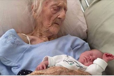 Swoje 17 dziecko urodziła w wieku 101 lat! Ogłoszono, że to najstarsza matka na świecie!