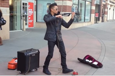 Niesamowity uliczny skrzypek daje pokaz swoich umiejętności!