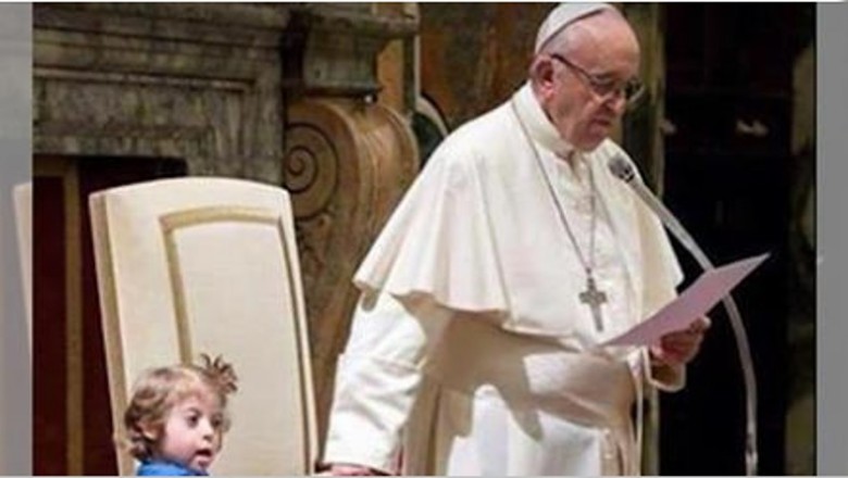 Dziewczynka z zespołem Downa podeszła w czasie audiencji do papieża! Zobacz jak zareagował Franciszek!