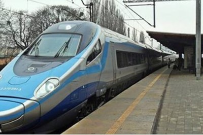 Z dwójką małych dzieci wsiadła do pendolino! Kiedy pociąg ruszył, ona ze łzami w oczach pobiegła do obsługi!