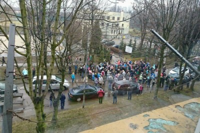 Ukryli dla dzieci 400 czekoladowych jajek! Jednak rodzice zepsuli całą zabawę!