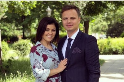 Kasia Cichopek zaprezentowała ciekawą kreację na komunię syna. W internecie fala krytyki: „jak mogłaś włożyć na siebie ten worek ziemniaków?”