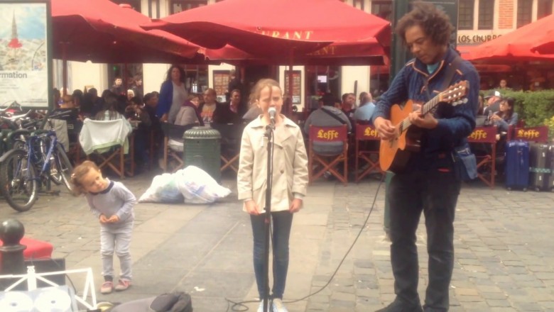Ojciec prosi ulicznego muzyka, żeby pozwolił zaśpiewać jego córce! Gdy 11-latka zaczyna śpiewać, nie wieżą, że to jej głos.