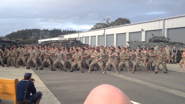 Tak wygląda taniec wojenny nowozelandzkiej armii! Panowie w mundurach dają czadu! !