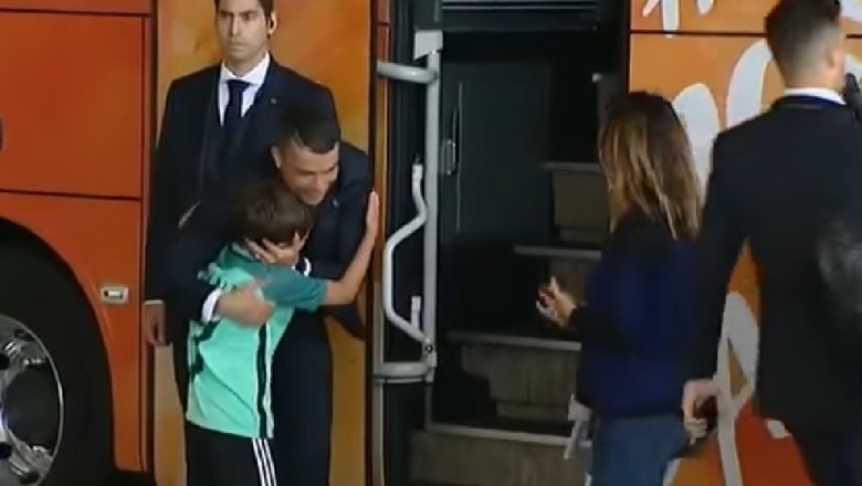 Chłopiec myślał, że stracił życiową szansę! Niesamowita akcja Ronaldo po meczu na mistrzostwach! 