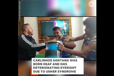 Głuchy i niewidomy kibic Brazylii kibicuje swojej drużynie z pomocą przyjaciół!