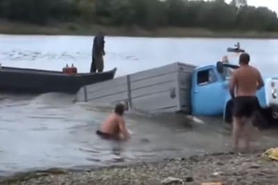 Kierowca miesiąca i jego rozładunek w jeziorze! Szef będzie z niego dumny!