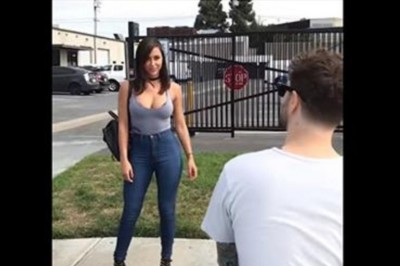 Chłopak chciał zaimponować pięknej dziewczynie na ulicy! Mało się nie spalił ze wstydu :D