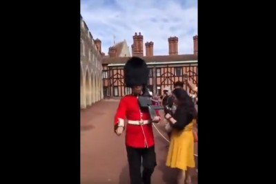 Przesadziła z pozowaniem do zdjęcia! Straż Królewska dała jej popalić!