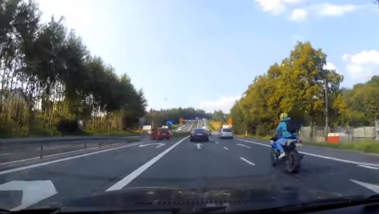 Nagranie z wypadku motocyklisty na Zakopiance! Kiedy przesadzisz z brawurową jazdą!