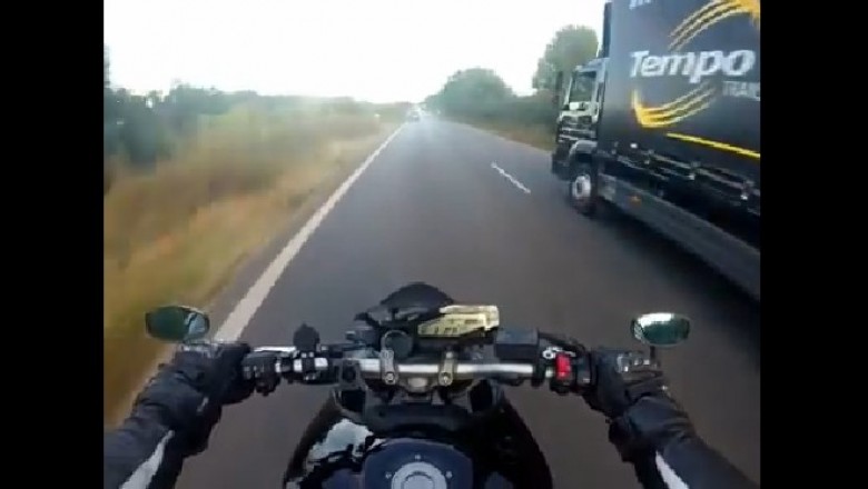 Próbowała zabić motocyklistę na drodze! Miał sporo szczęścia, że udało mu się uciec!