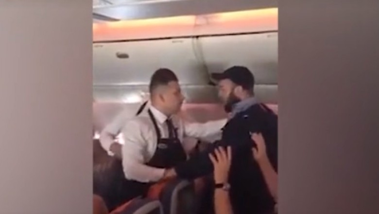 Pasażer samolotu chciał pobić obsługę podczas lotu przez zgubiony telefon!