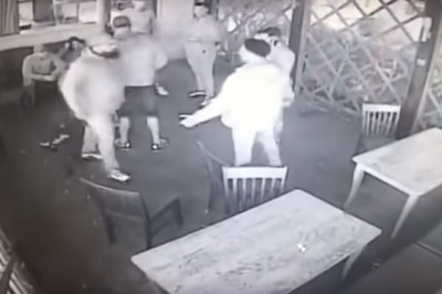 Leżał już na glebie bez żadnych szans! Gdy Twój ziomek wpada z pomocą w idealnym momencie :D