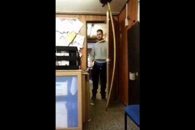 Patelnią w twarz! Typ chyba nie był do końca zadowolony z tego żartu!