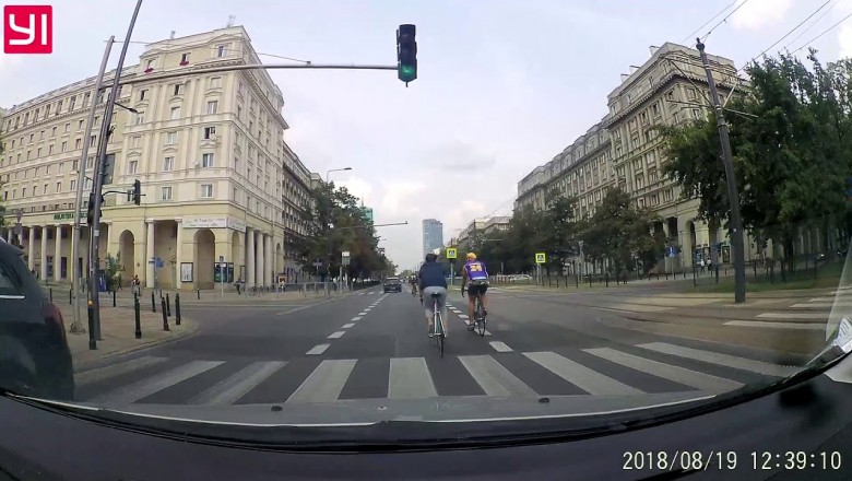 Taką żenadę odwalają rowerzyści na ulicach Warszawy! Niektórych przepisy nie obowiązują!