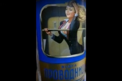 Mistrzowska etykieta na butelce rosyjskiej wódki. To dopiero pomysł