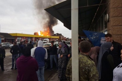 Dlaczego nie należy nagrywać pożaru stacji benzynowej z bliska. Oni już wiedzą