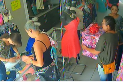 Obejrzyj to nagranie i nie odrywaj wzroku od prezentu. Tak się okrada sklepy z odzieżą