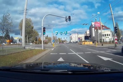 Nagranie z mocnej kolizji na ulicach Gdyni. Tak to się właśnie kończy