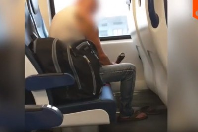 Pasjonat szlifowania przyłapany na gorącym uczynku. Nawet w pociągu nie wytrzymał