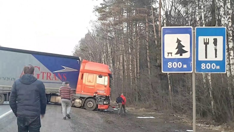 Dwóch totalnie pijanych kierowców polskiej firmy zatrzymuje TIRa na autostradzie