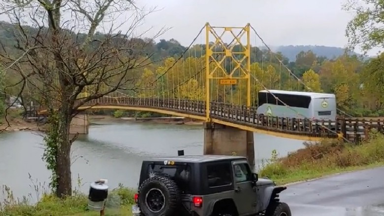 Kierowca autobusu zignorował znaki zakazu i wjechał na mały most