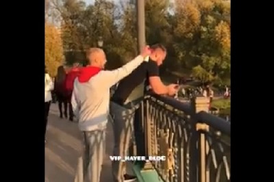 Koksu się wkurzył i przerzucił ziomka przez barierki do wody. Nieudany żart z trąbką