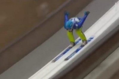 Głową trafiła idealnie w próg. Mocny wypadek chińskiej zawodniczki na skoczni