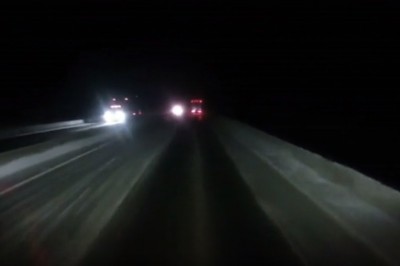 Kiedy wiesz, że już nic nie możesz, ale jedziesz dalej. Ciężarówka na oblodzonej drodze