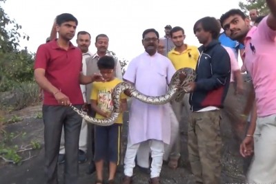 Karma szybko go dopadła. Liczył na kozacką fotkę ze złapanym wężem