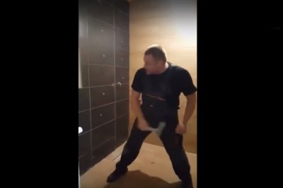 Wkurzony polski fachowiec niszczy łazienkę klienta, bo ten zwlekał z zapłatą