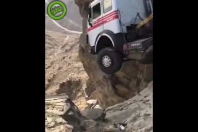 Myślisz, że widziałeś najgorsze parkowanie? To zobacz co zrobił ten kierowca TIRa