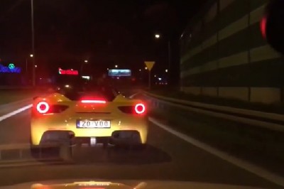 90 koni kontra 400,  czyli nietypowe spotkanie Ferrari na polskiej drodze
